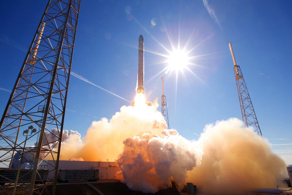 “SpaceX 위성 발사” 독점 독점, 블루오리진과 ULA는 왜 밀렸을까?